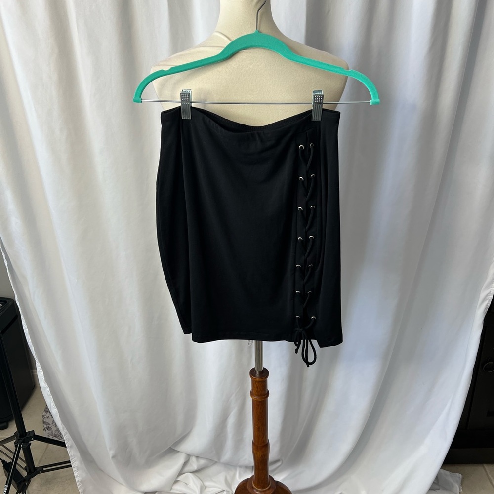 GUESS Los Angeles Black Lace-Up Bodycon Skirt – Size Medium